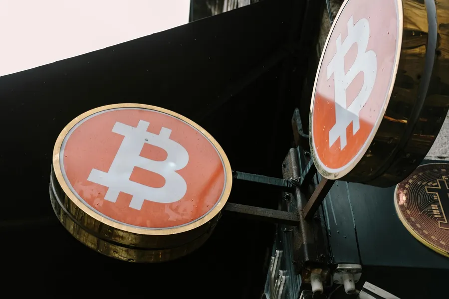 What is the difference between Coinbase and Coinbase Wallet? — Coinbase vs Coinbase Wallet, Crypto Wallets, Exchanges 1 What is the difference between Coinbase and Coinbase Wallet? — Coinbase vs Coinbase Wallet, Crypto Wallets, Exchanges - readd.org 2025