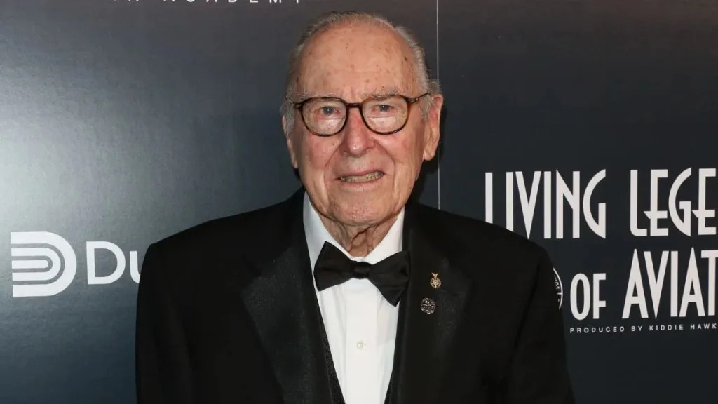 Jim Lovell, a celebrated astronaut renowned for his leadership during the harrowing Apollo 13 mission, has died in Lake Forest, Illinois. He was 97 years old. 1 Jim Lovell, a celebrated astronaut renowned for his leadership during the harrowing Apollo 13 mission, has died in Lake Forest, Illinois. He was 97 years old. - readd.org 2025