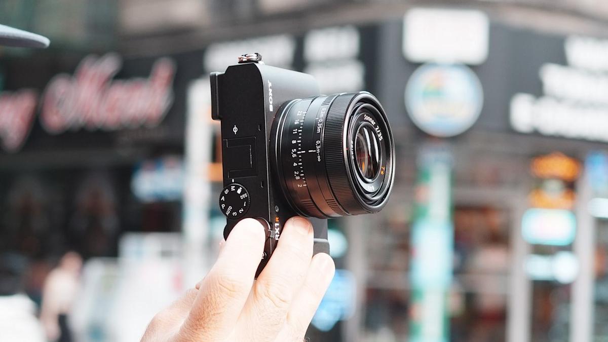 Sony's RX1R III Offers Premium Image Quality in a Compact Package, Despite Some Dated Features 1 Sony's RX1R III Offers Premium Image Quality in a Compact Package, Despite Some Dated Features - readd.org 2025