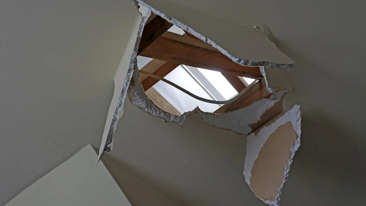 Ancient Space Rock Crashes Through Georgia Home, Rewriting Earth's History 1 Ancient Space Rock Crashes Through Georgia Home, Rewriting Earth's History - readd.org 2025