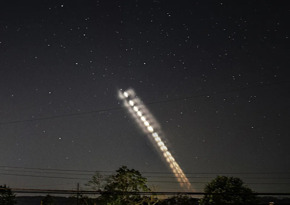 Night Sky Spectacle: Rocket Debris Creates Stunning Spiral Lights Across Eastern US 1 Night Sky Spectacle: Rocket Debris Creates Stunning Spiral Lights Across Eastern US - readd.org 2025