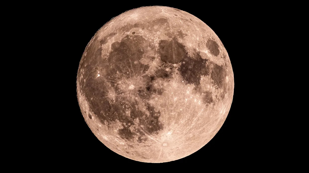 The Sturgeon Moon Shines Brightly Tonight, August 9, 2025 1 The Sturgeon Moon Shines Brightly Tonight, August 9, 2025 - readd.org 2025