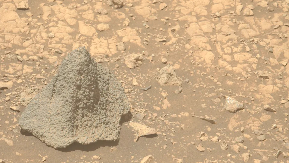 Mars Rover Captures Image of Rock Resembling Ancient Helmet 1 Mars Rover Captures Image of Rock Resembling Ancient Helmet - readd.org 2025