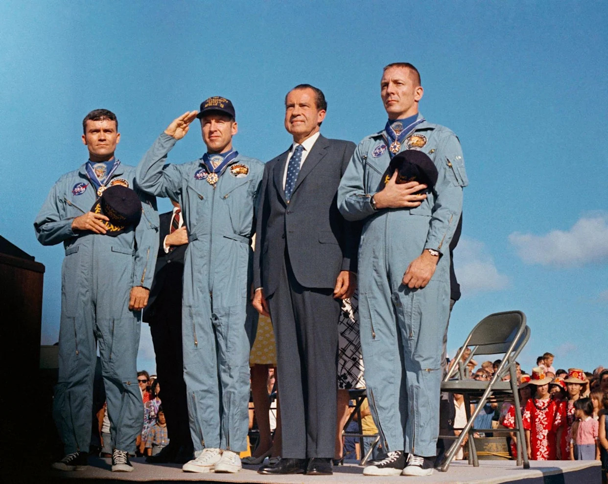 **Astronaut Jim Lovell Criticized Early Apollo 13 Film as a ‘Diservice’** 1 **Astronaut Jim Lovell Criticized Early Apollo 13 Film as a ‘Diservice’** - readd.org 2025