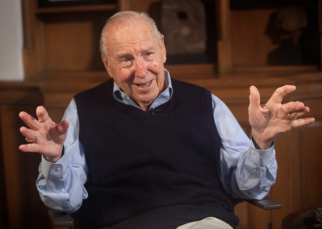 Pioneering Astronaut James Lovell Dies at 97 1 Pioneering Astronaut James Lovell Dies at 97 - readd.org 2025
