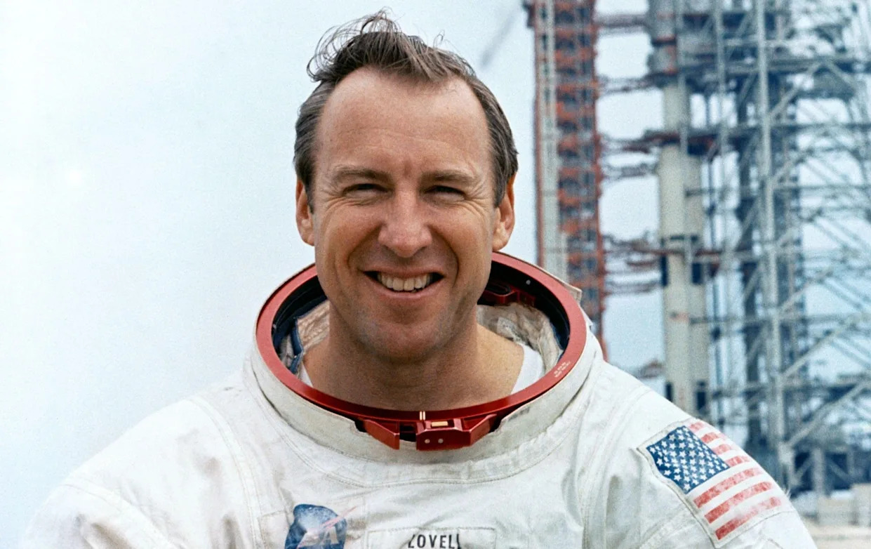 Jim Lovell, Apollo 13 Commander Who Guided Crew Home, Dies at 97 1 Jim Lovell, Apollo 13 Commander Who Guided Crew Home, Dies at 97 - readd.org 2025