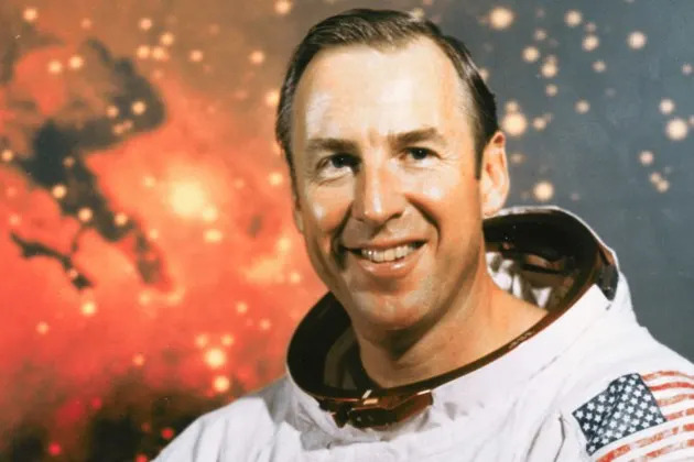 Jim Lovell, Commander of Apollo 13, Dies at 97 1 Jim Lovell, Commander of Apollo 13, Dies at 97 - readd.org 2025